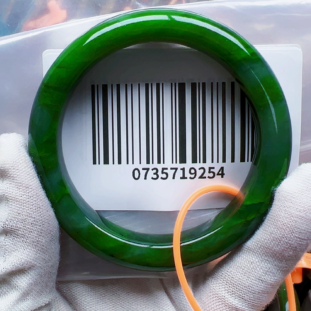 小***享和田玉未镶嵌手镯