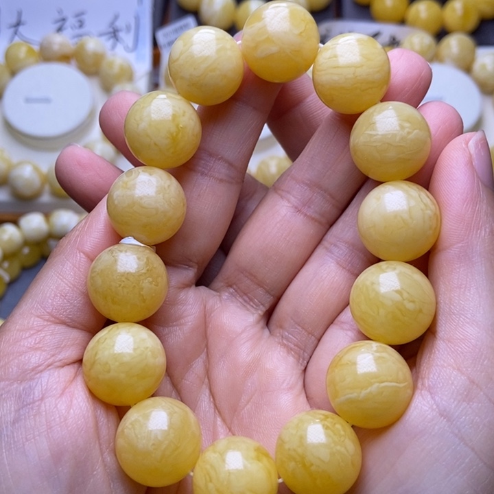 未镶嵌琥珀裸石1