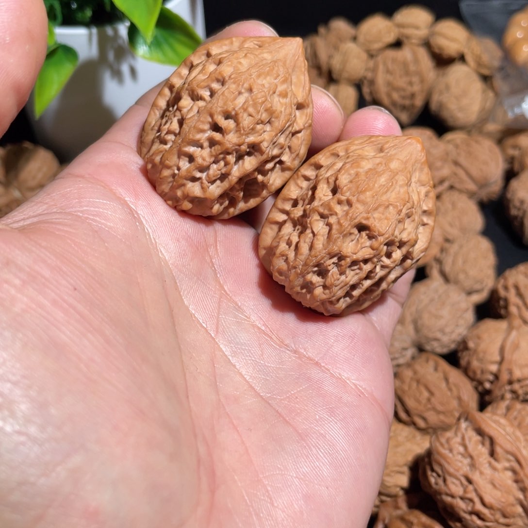 文玩核桃把件35上古鸡心