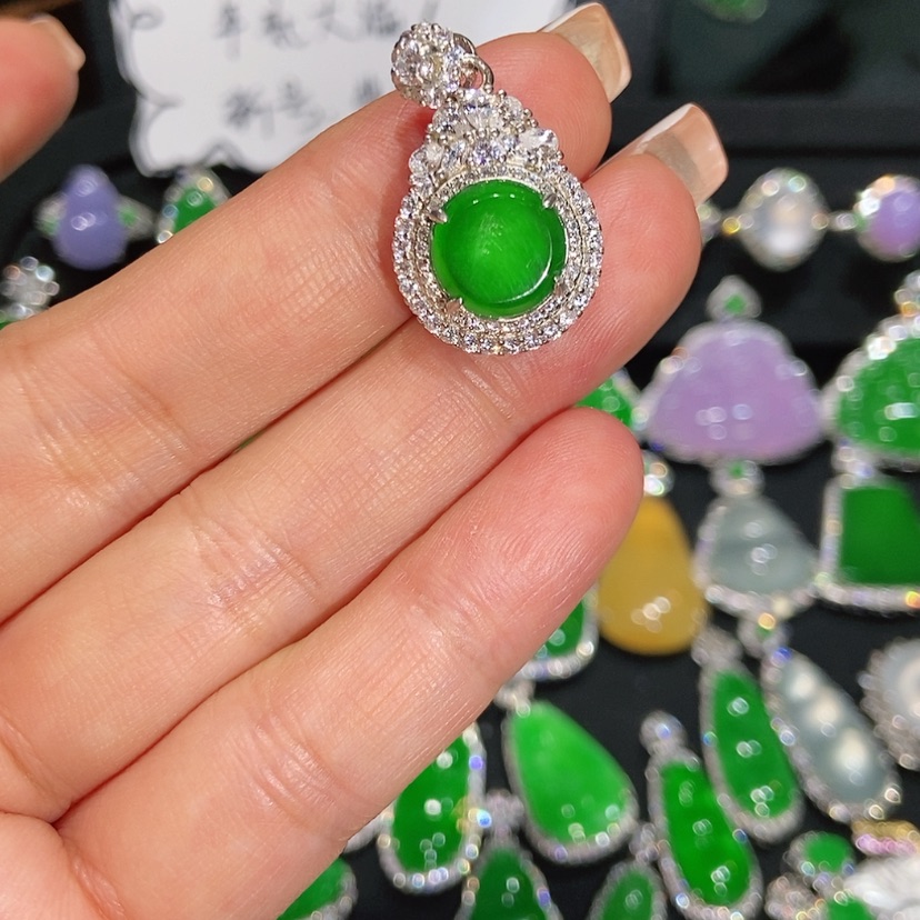 【闪购商品】翡翠颈饰未镶嵌天然翡翠