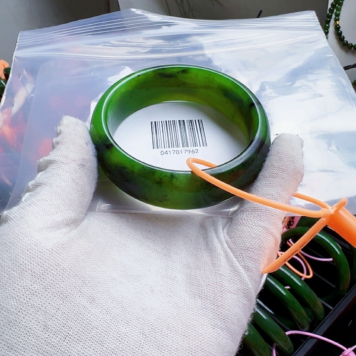 用***0和田玉未镶嵌手镯