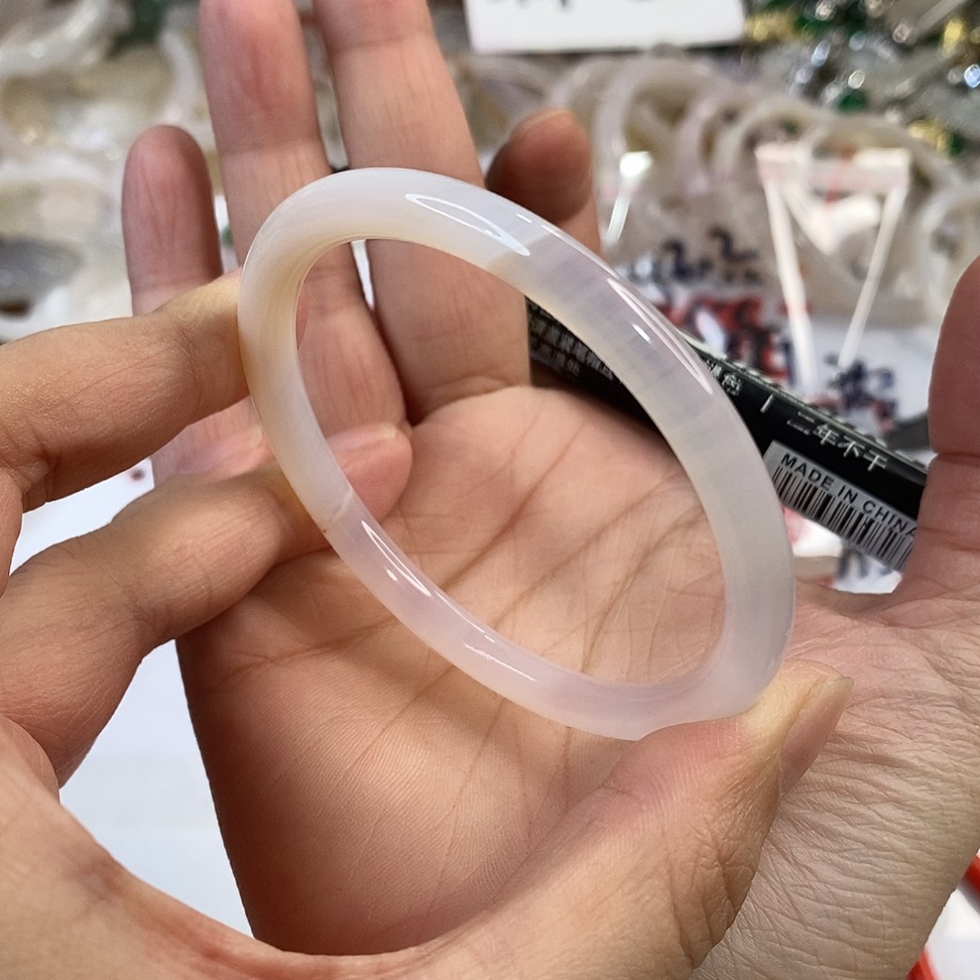 玛瑙/玉髓未镶嵌手镯A301。57.4圈。瑕