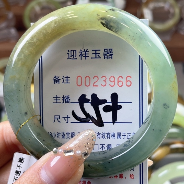 蛇纹石玉手镯未镶嵌a****?