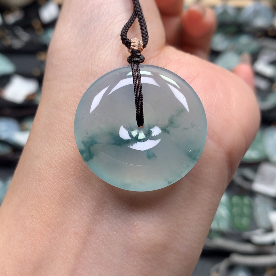 翡翠颈饰未镶嵌扣子