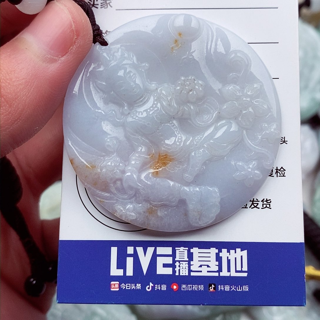 翡翠挂件未镶嵌翡翠