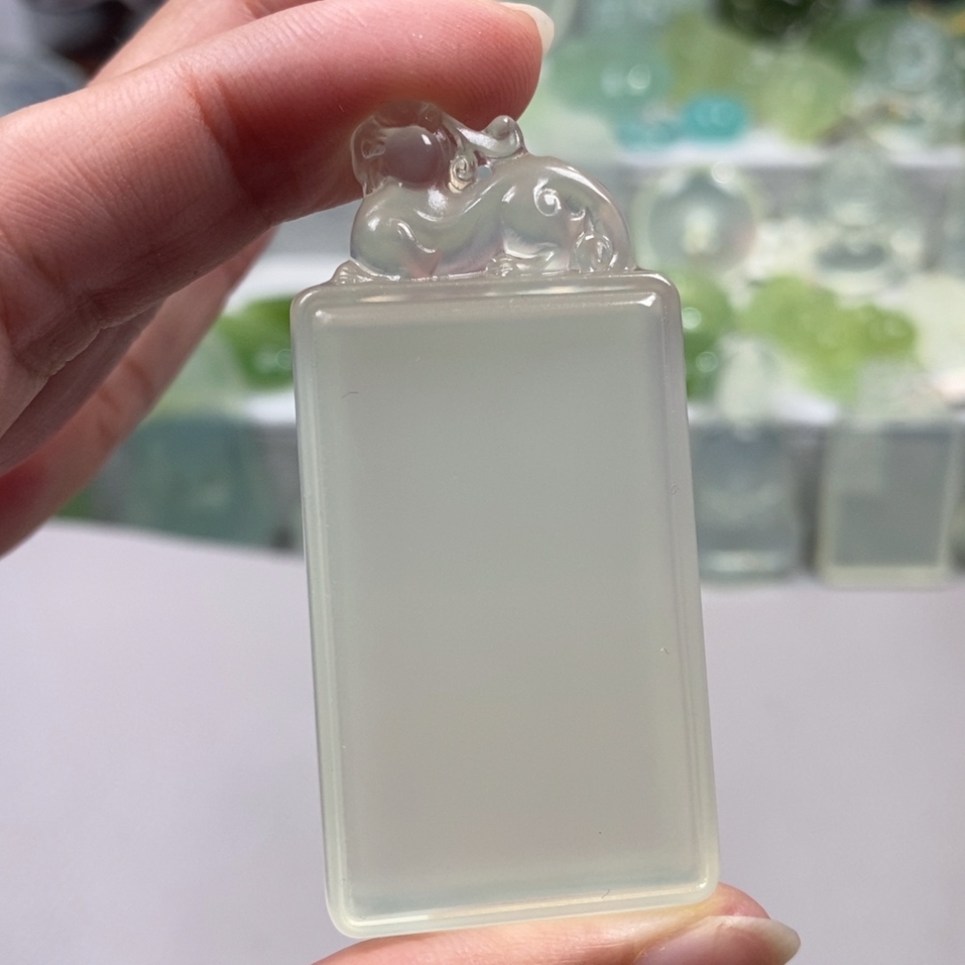 峰***石蛇纹石玉未镶嵌颈饰