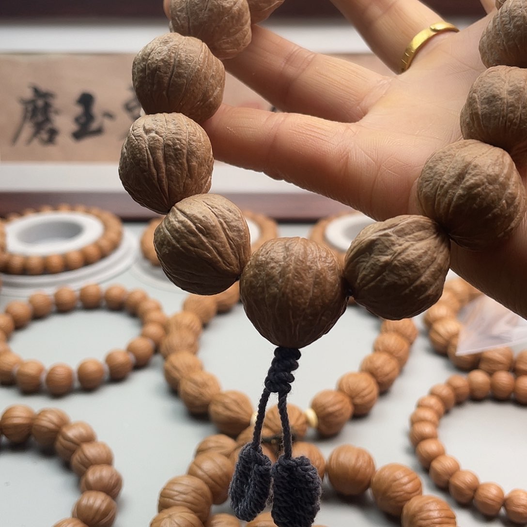 核桃若****春老树猴头手持龙蛋