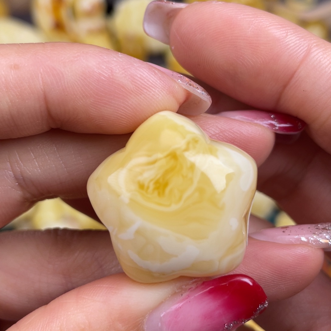 琥珀裸石未镶嵌蜜蜡