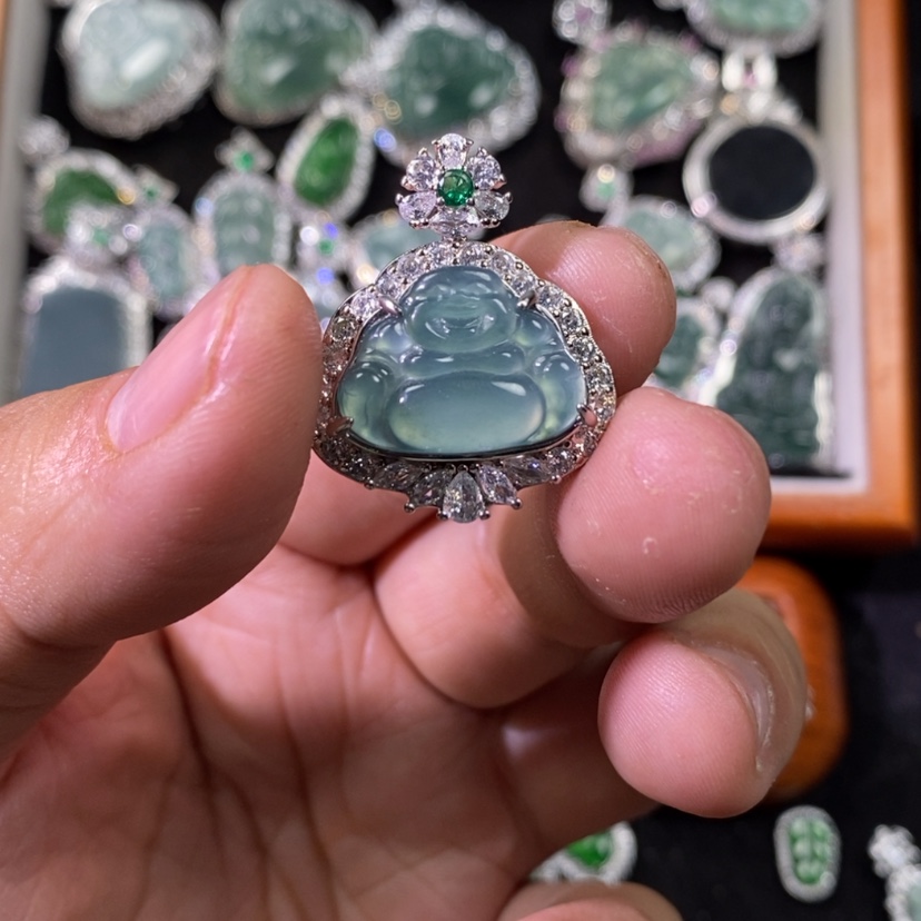 【闪购商品】翡翠颈饰未镶嵌天然