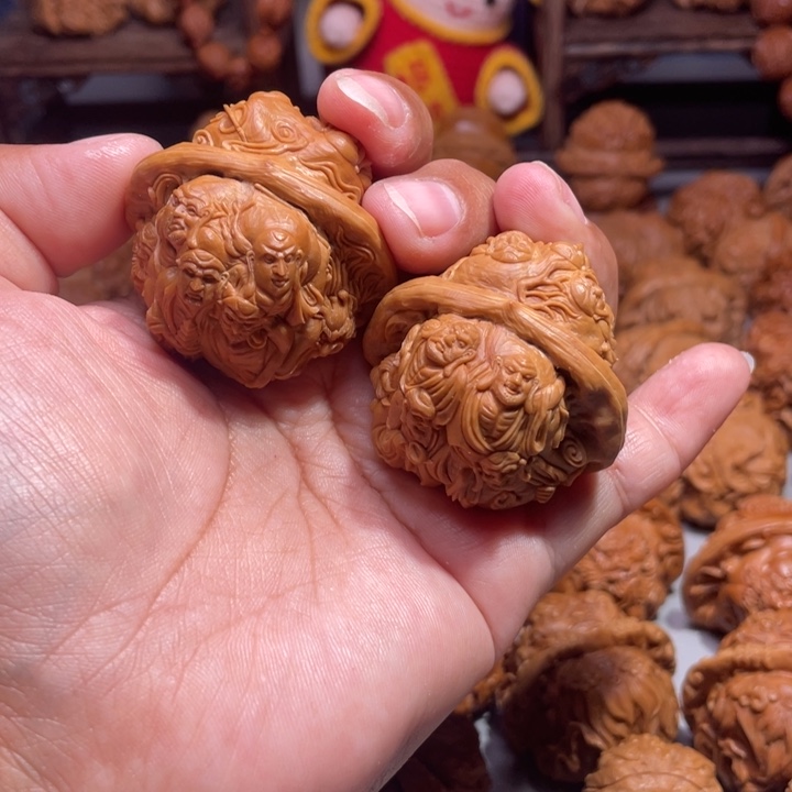 ?****?蛤蟆头雕刻的十八罗汉