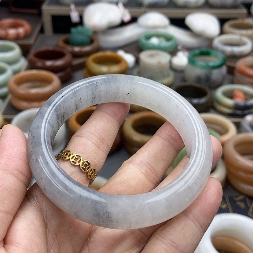 【闪购商品】石英质玉手镯59未镶嵌