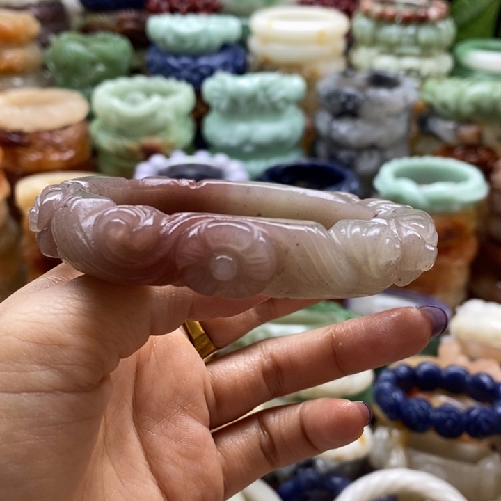 石英岩玉未镶嵌手镯圈口64