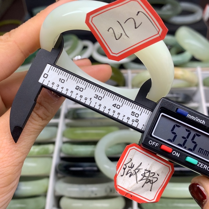 @***粉蛇纹石玉未镶嵌手镯2127