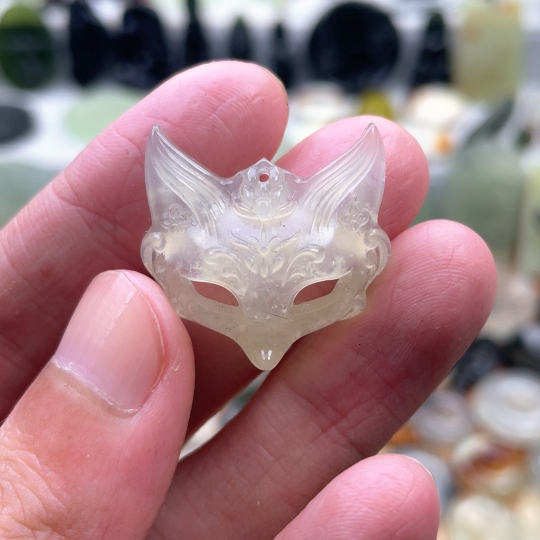 蛇纹石玉颈饰未镶嵌