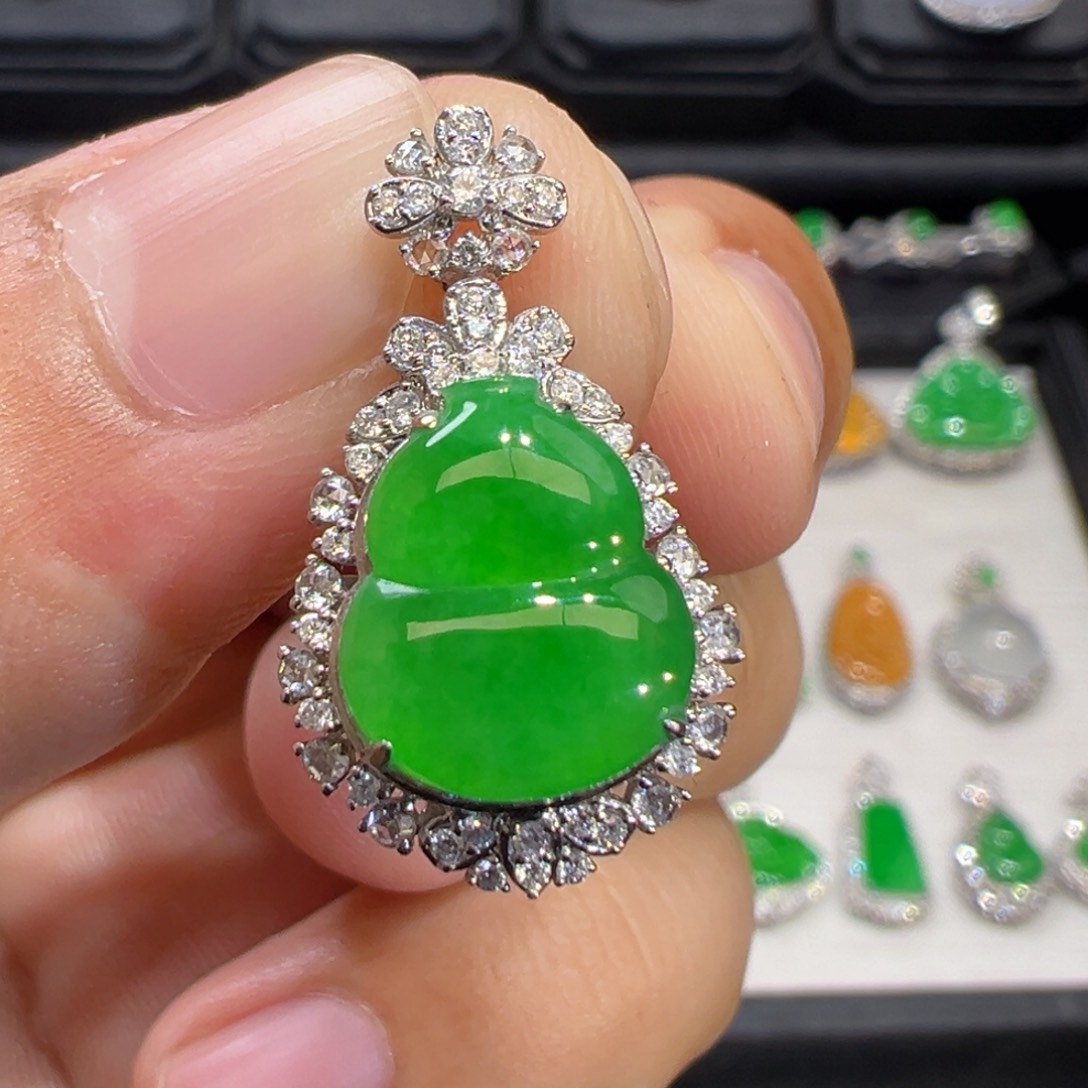 翡翠吊坠(不含链)18K金镶嵌