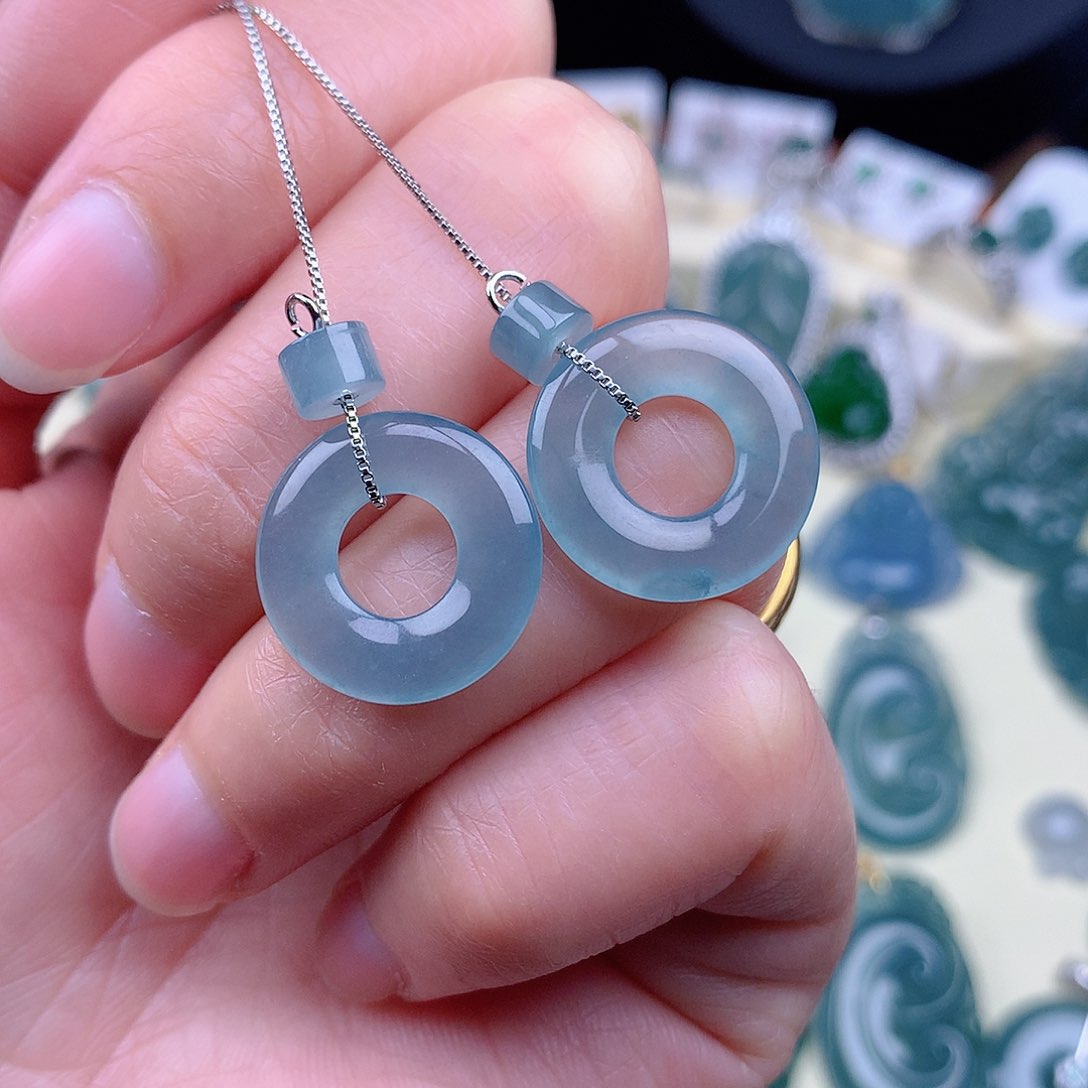 翡翠颈饰未镶嵌吊坠