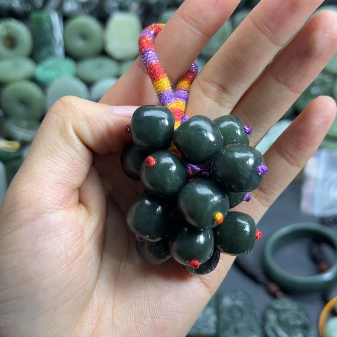 岁***…和田玉未镶嵌颈饰