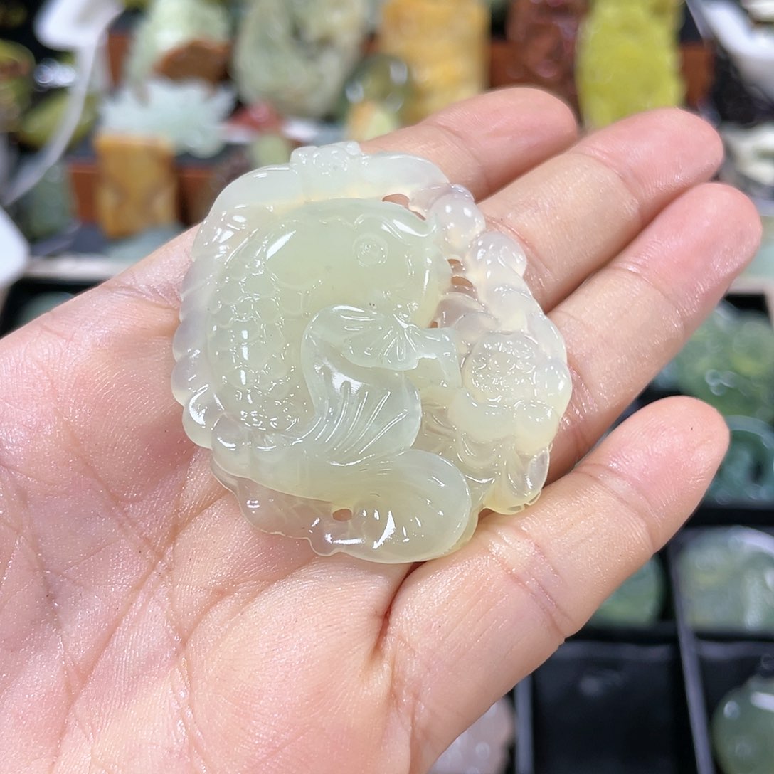 蛇纹石玉颈饰合金七**妖