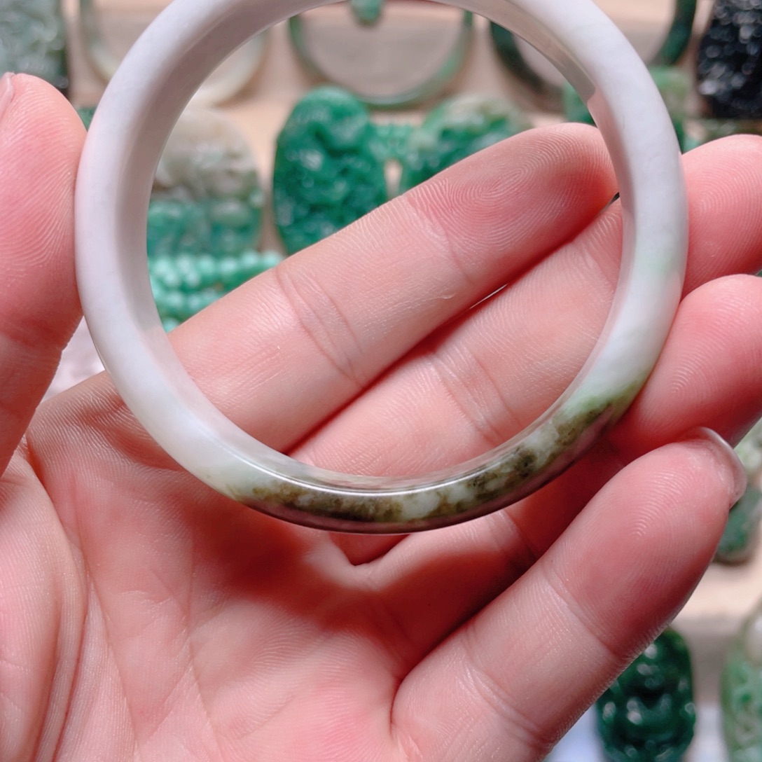 独山玉未镶嵌手镯