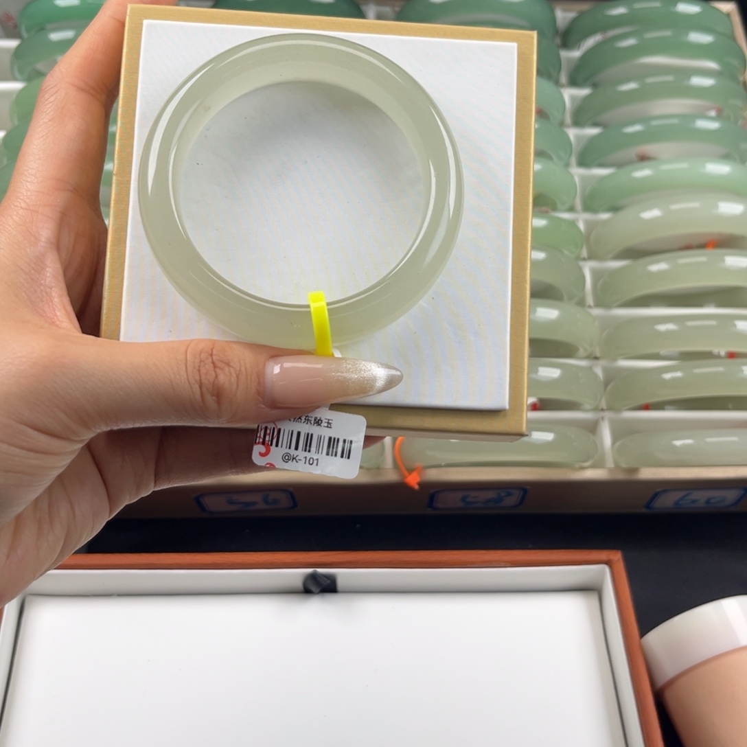 东陵石未镶嵌手镯