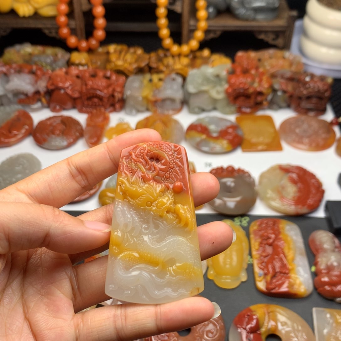 石英质玉（黄龙玉）未镶嵌挂件