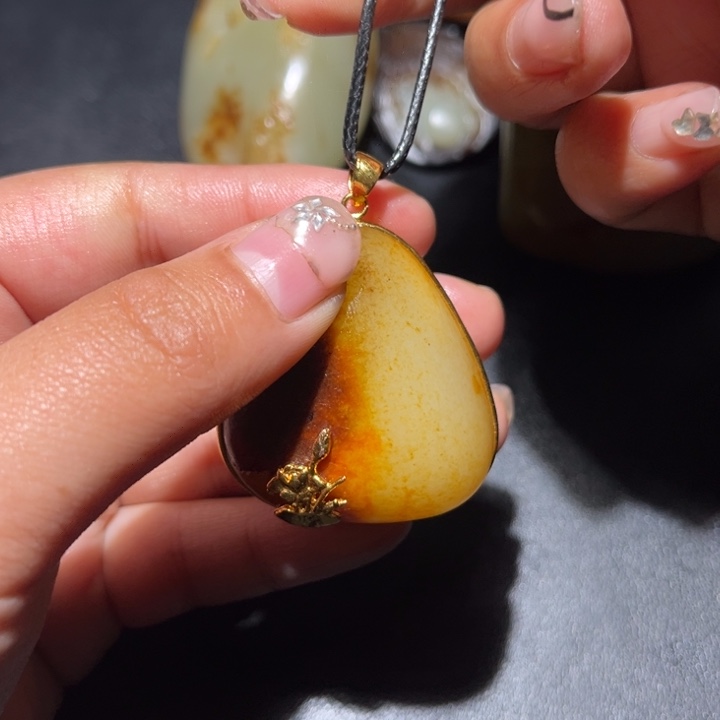 和田玉未镶嵌珠宝奇石