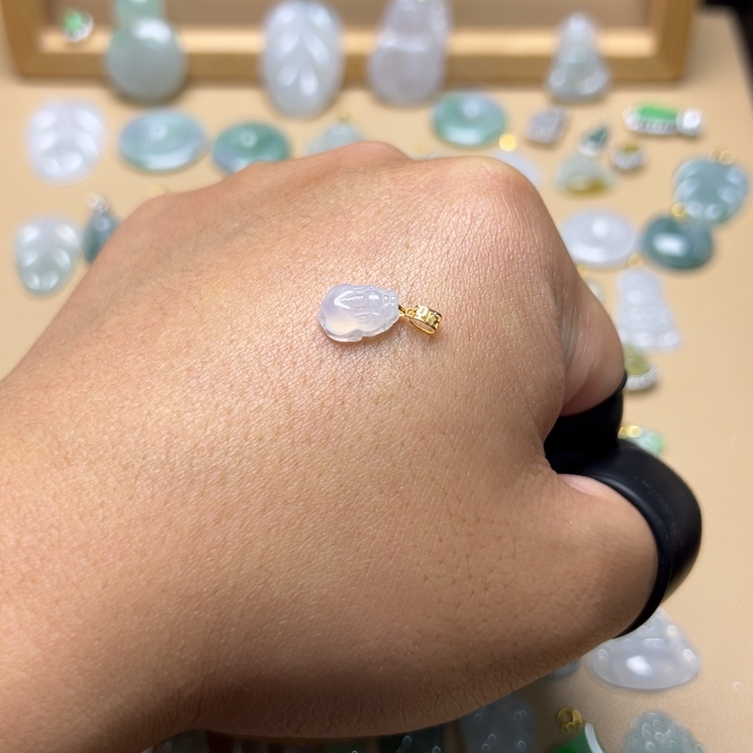 翡翠颈饰18K金镶嵌貔貅