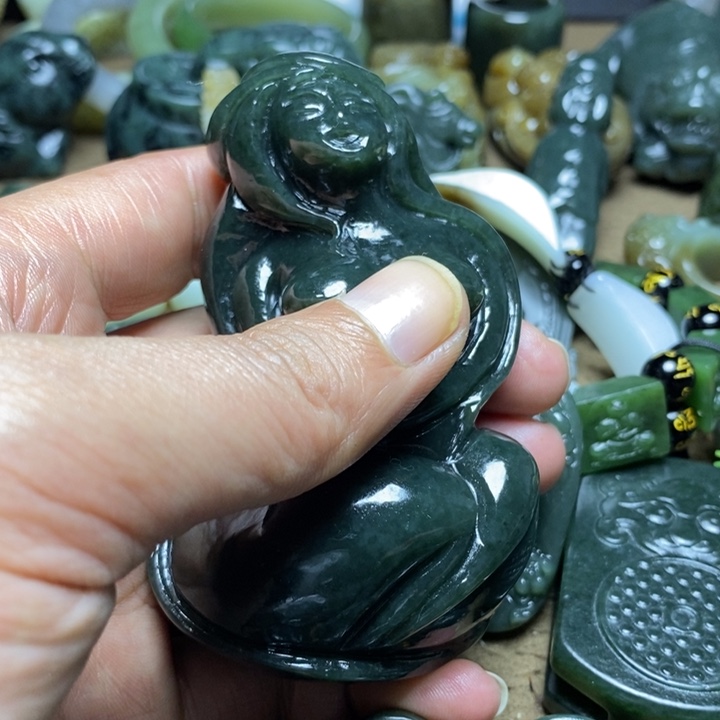 思***北和田玉未镶嵌颈饰