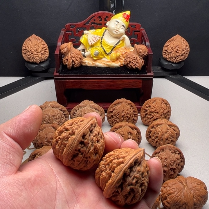 荣***浚吊坠龙脊菩提全品37麦虎一对。