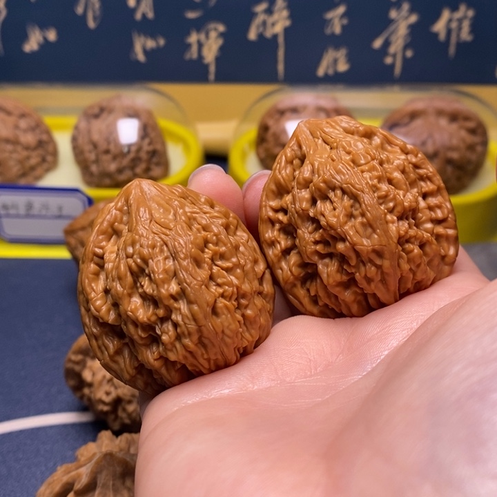 文玩核桃吊坠38虎头王