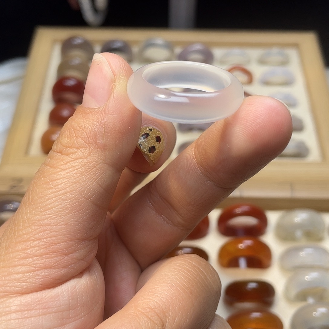 小***晚玛瑙/玉髓合金戒指A15港25/26直径21不退换