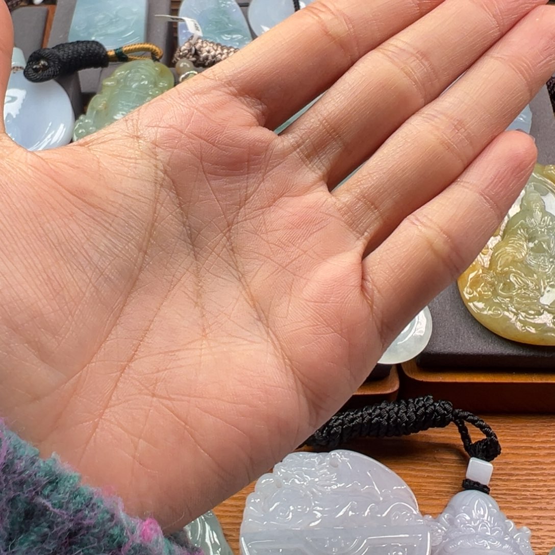 翡翠颈饰未镶嵌西***狼缅甸翡翠