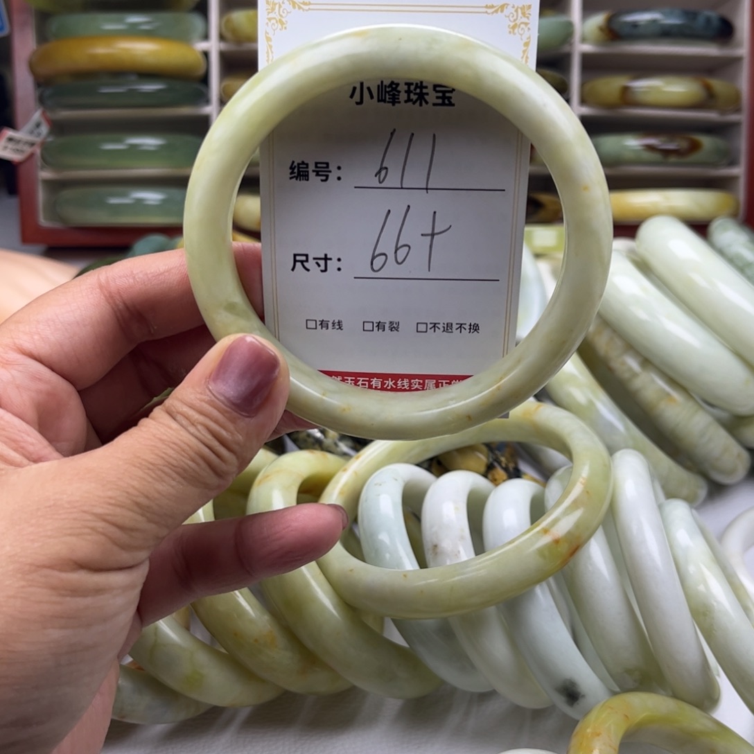 蛇纹石玉手镯未镶嵌开****?