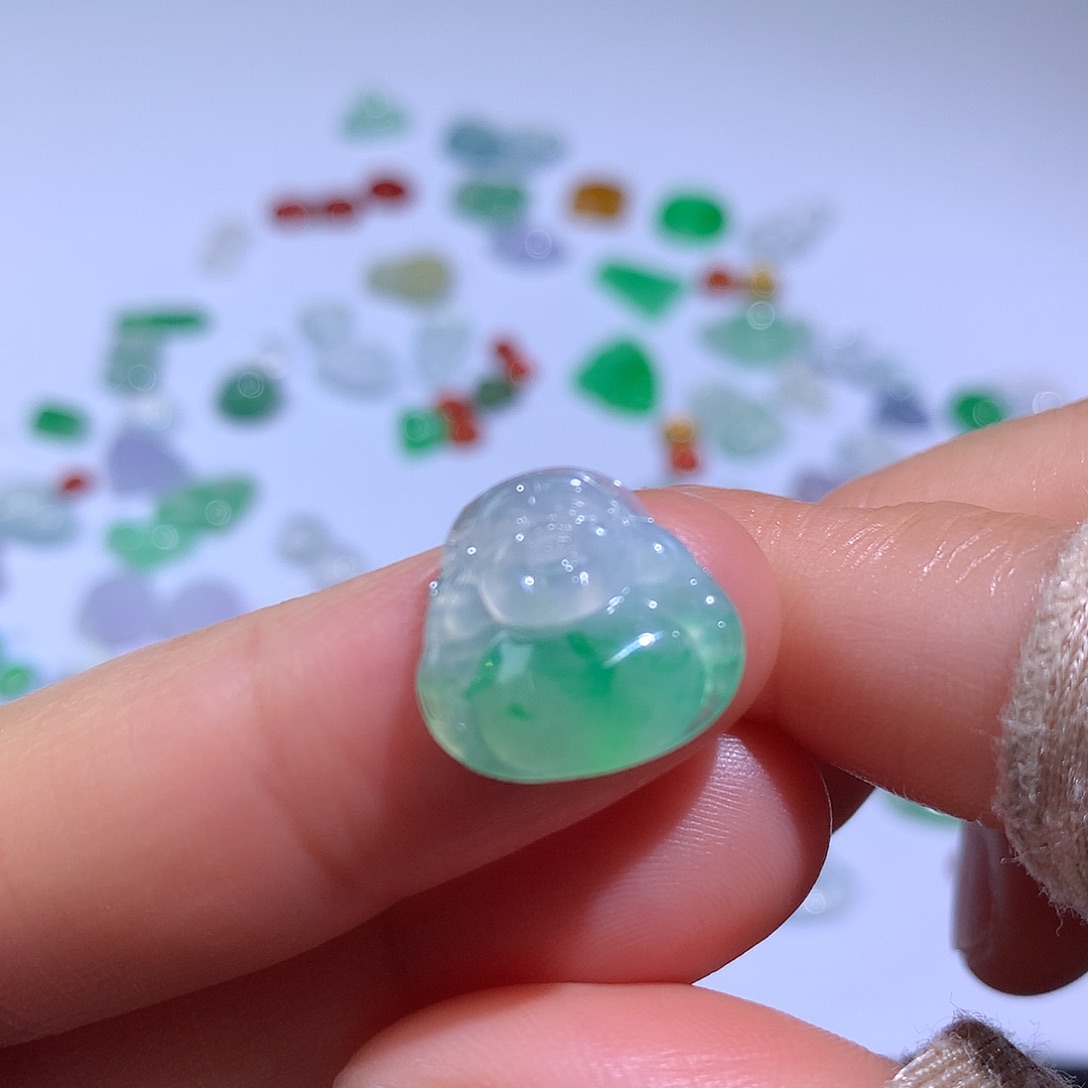 翡翠颈饰未镶嵌佛