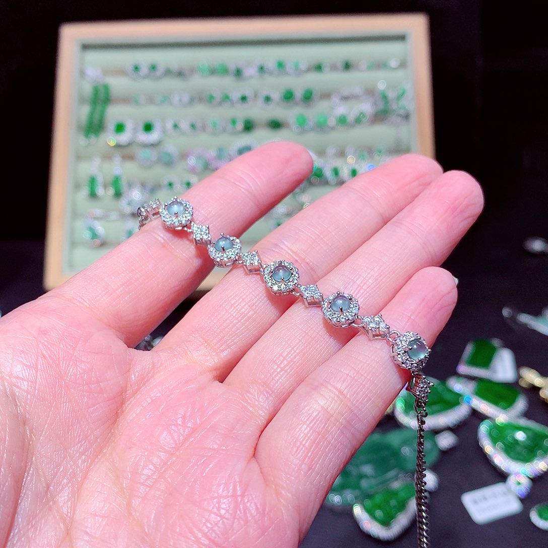 【闪购商品】翡翠吊坠(不含链)未镶嵌