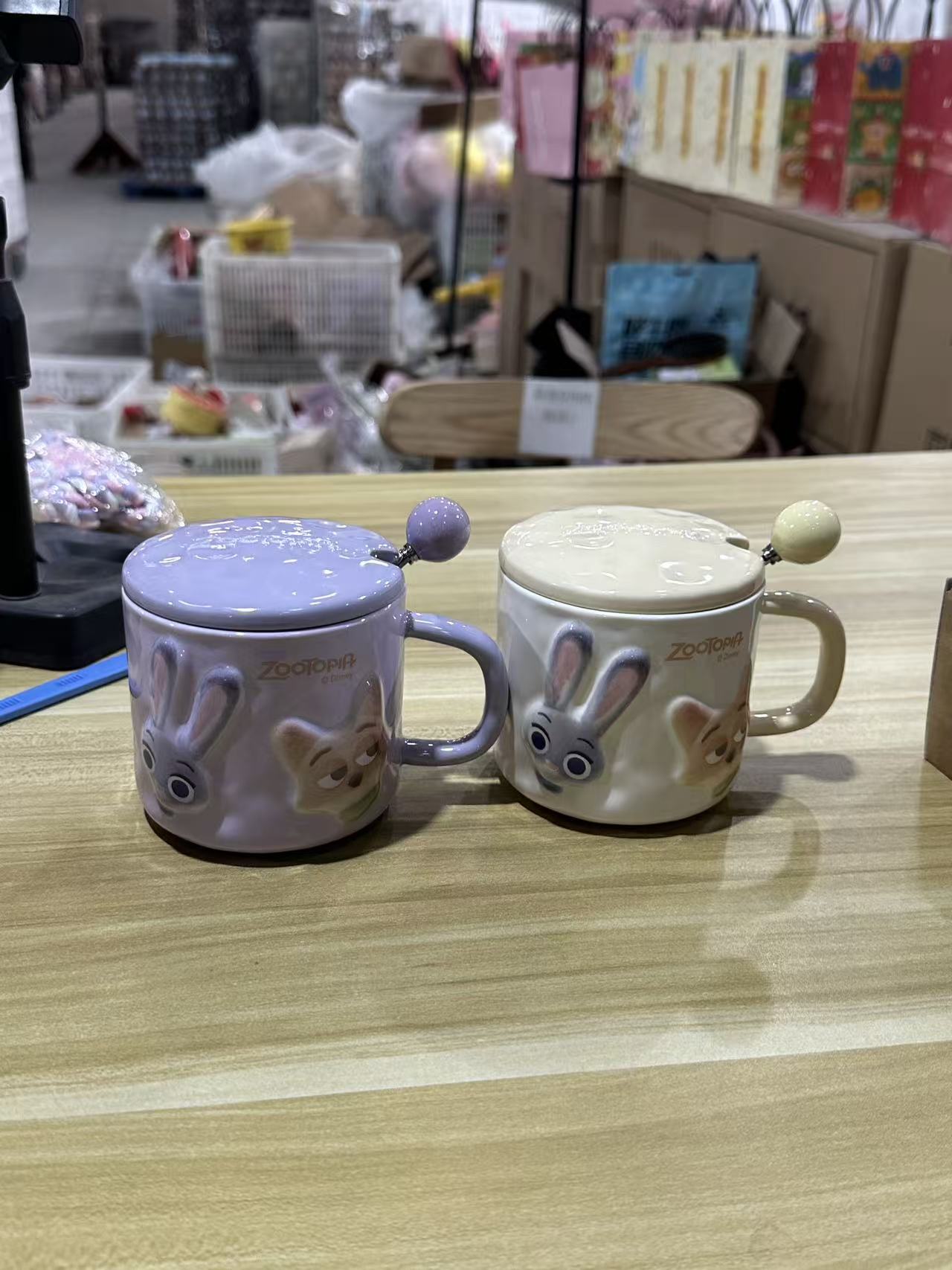 【旭业老张】迪士尼正版萌新浮雕陶瓷带盖带勺马克杯（不带礼盒）
