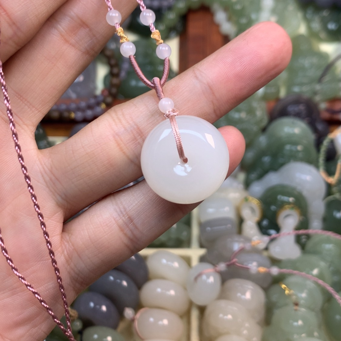 【闪购商品】颈饰未镶嵌和田玉晚***?