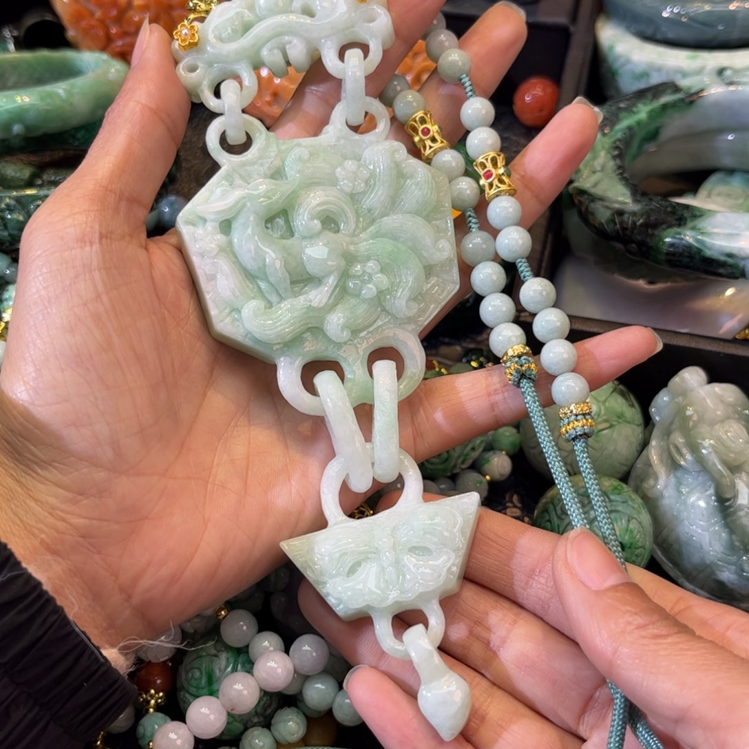 翡翠未镶嵌颈饰待编款