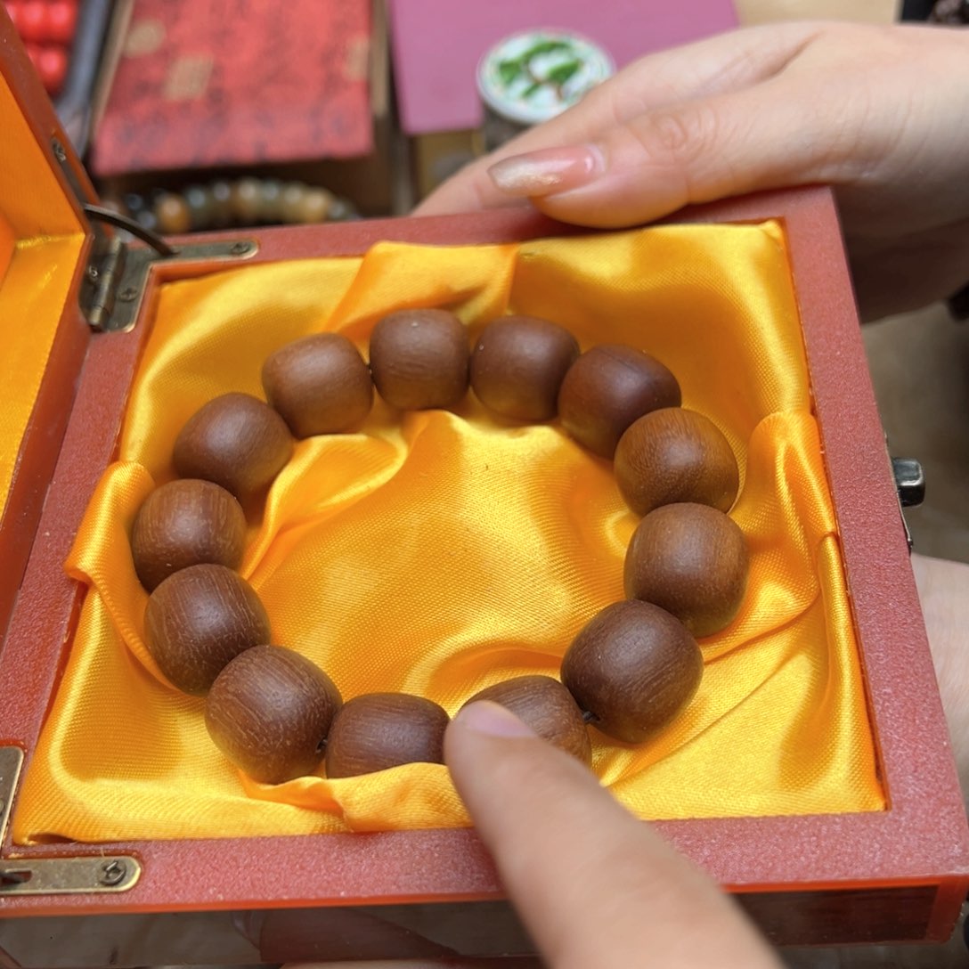 大叶紫檀（黑酸枝木类）