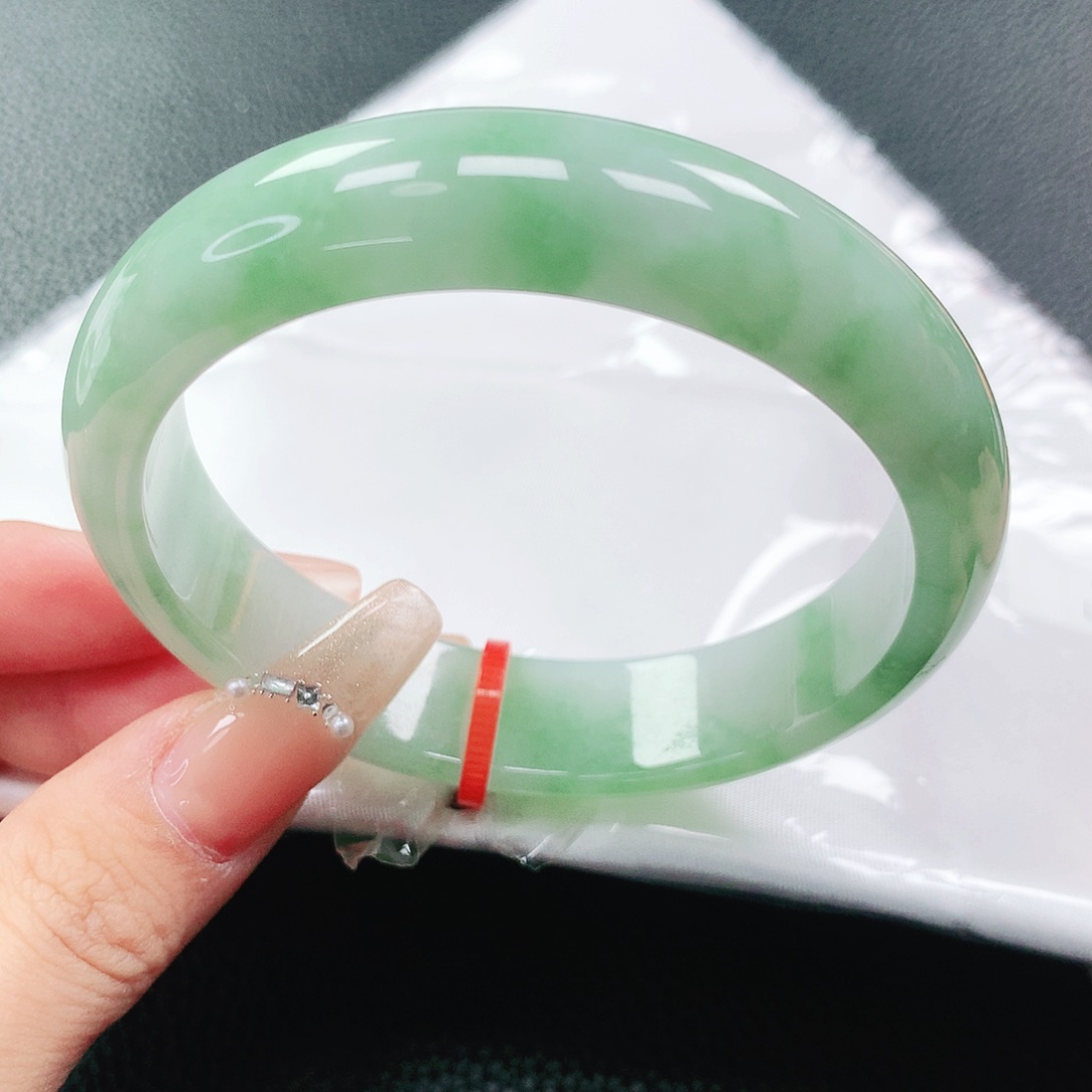 翡翠手镯未镶嵌59圈