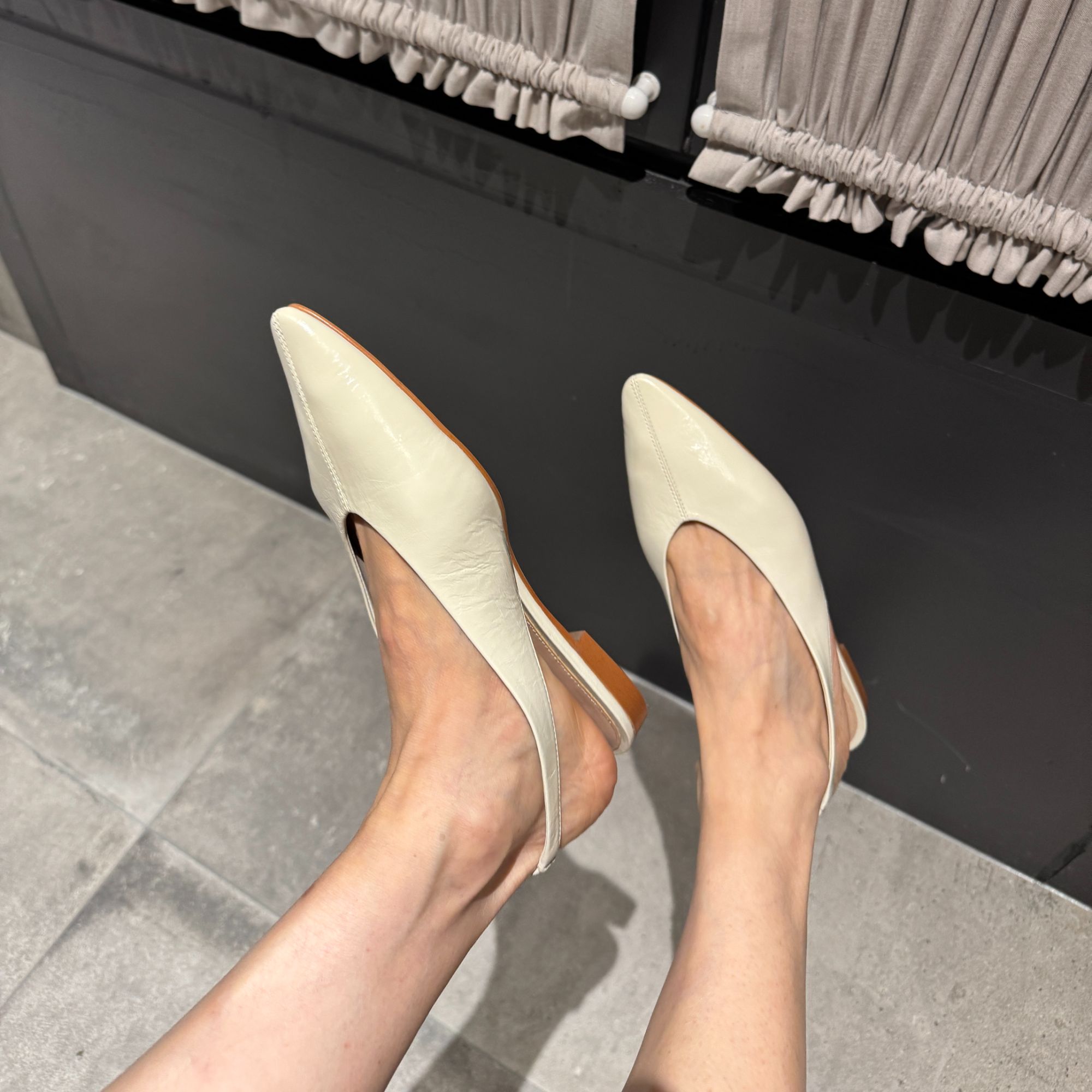 COCOLINDA | 牛油皮尖头一脚蹬凉鞋X2698