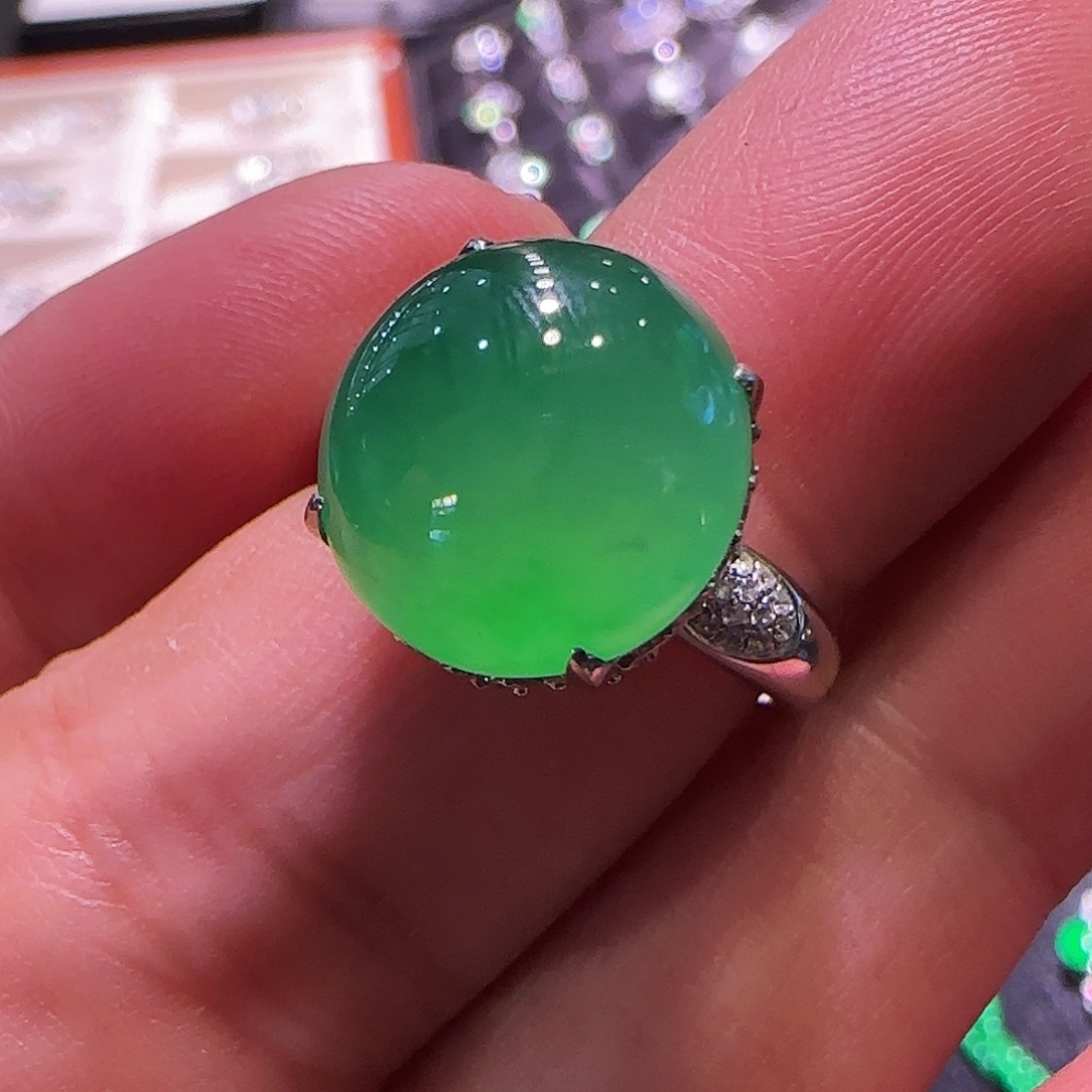 翡翠18K金镶嵌戒指