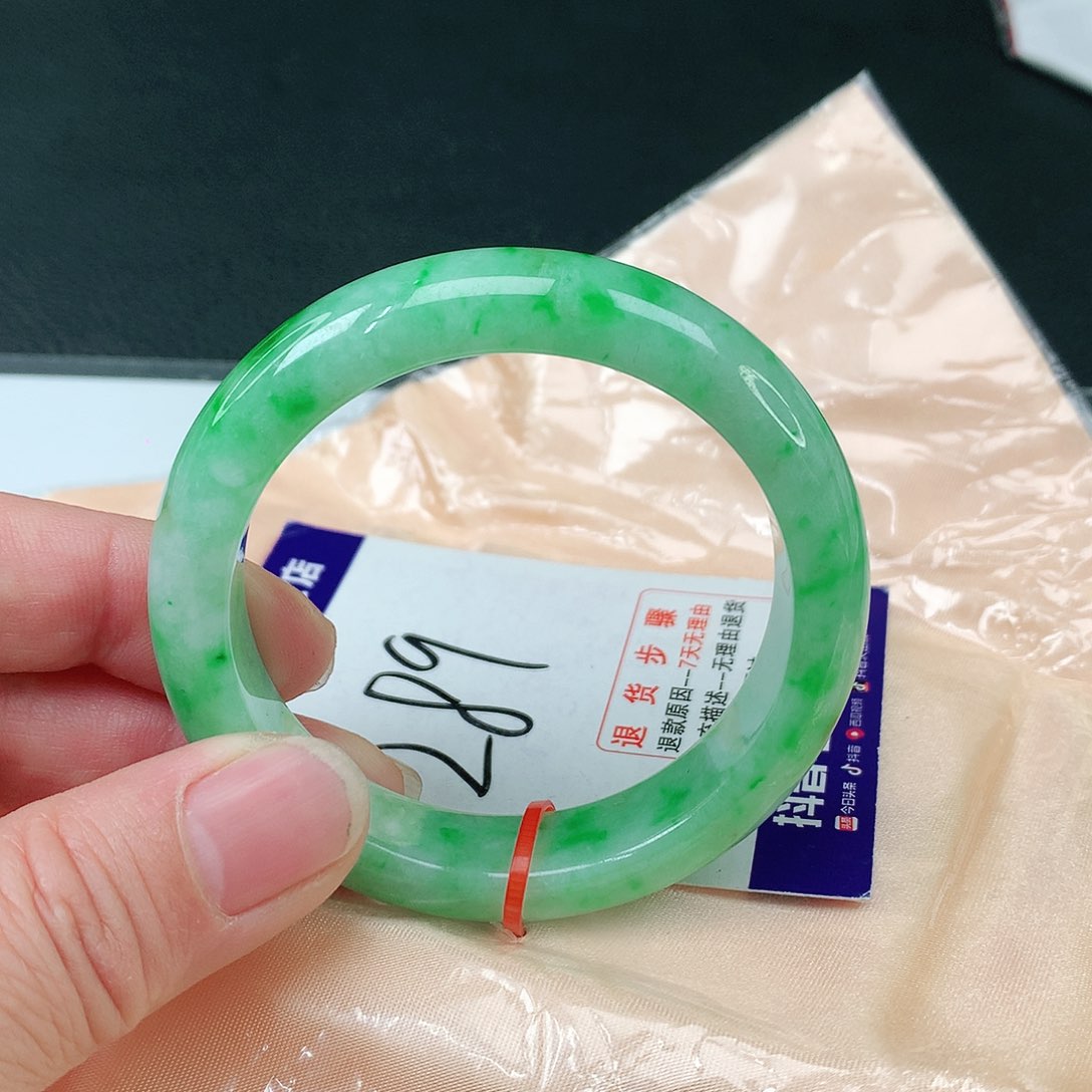 翡翠手镯未镶嵌翡翠