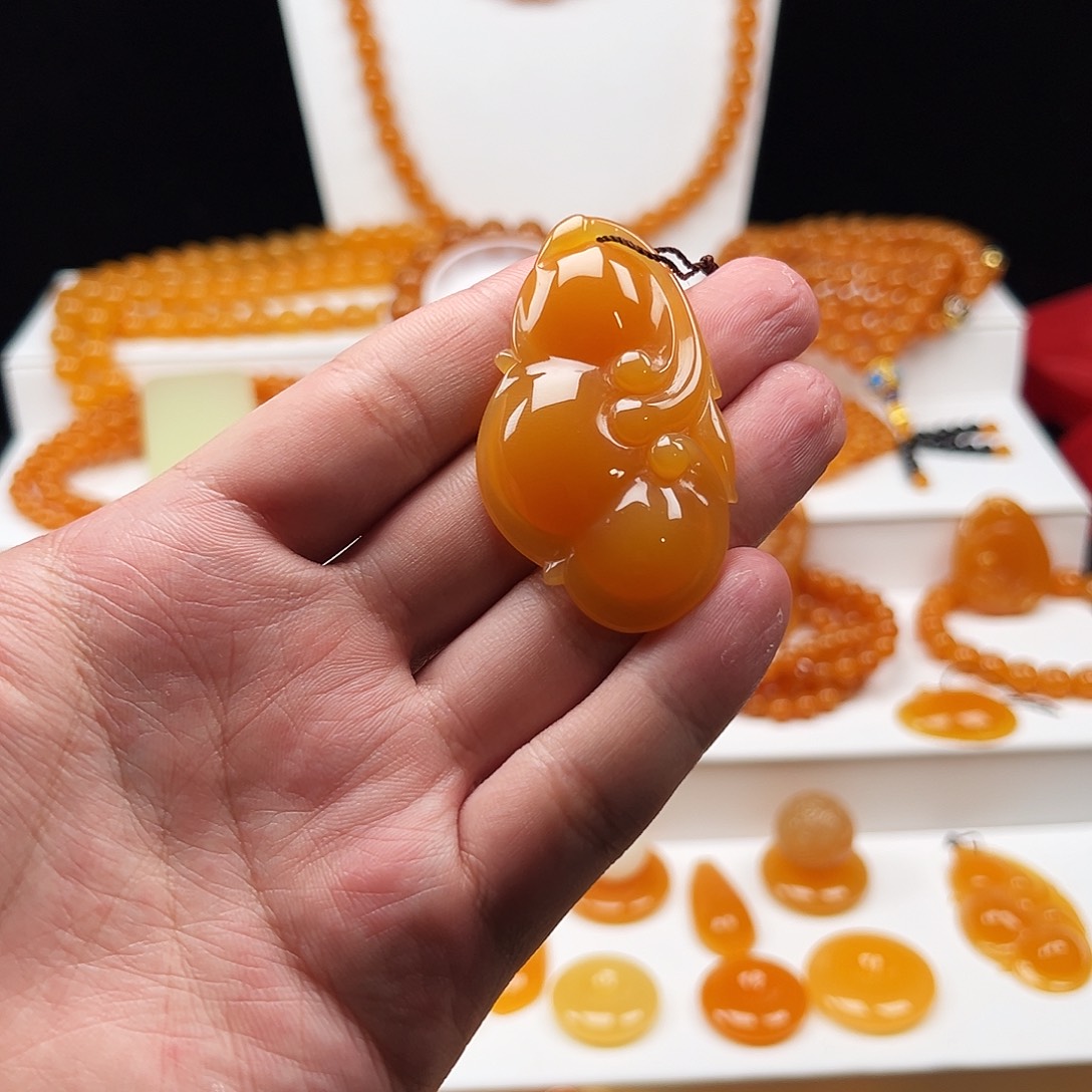 石英质玉（缅黄）未镶嵌吊坠(赠链)