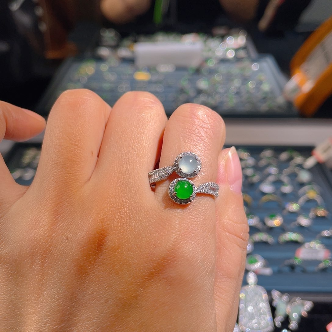 未镶嵌戒指翡翠戒指