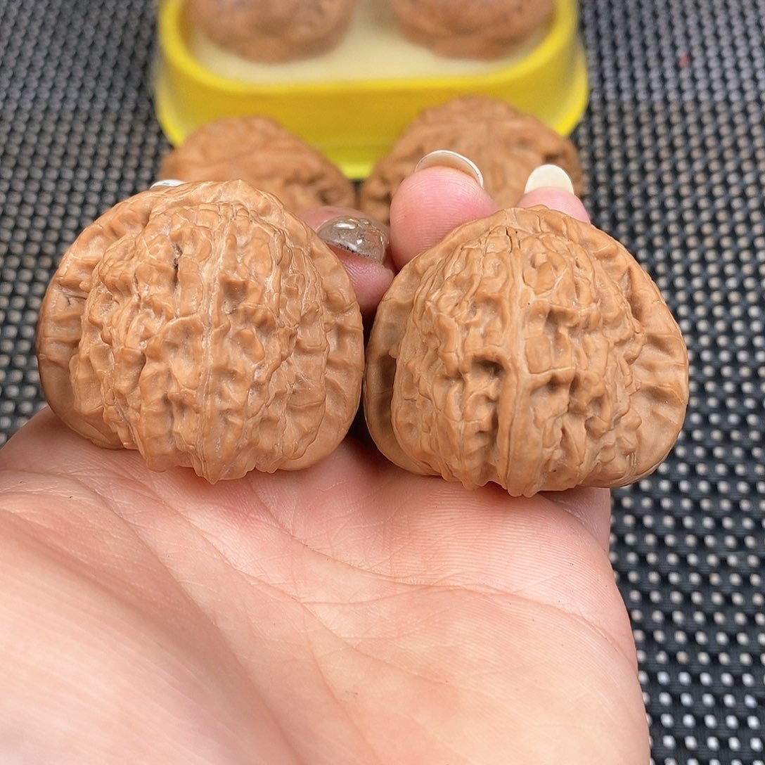 文玩核桃把件40尺三角白