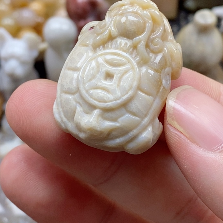 硅化珊瑚（珊瑚玉）颈饰未镶嵌