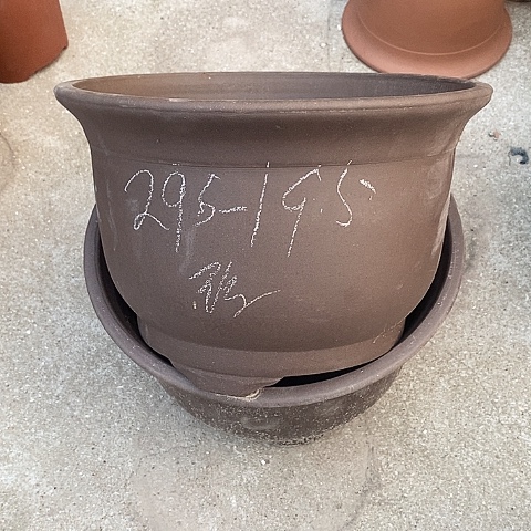 中国宜兴紫砂花盆，