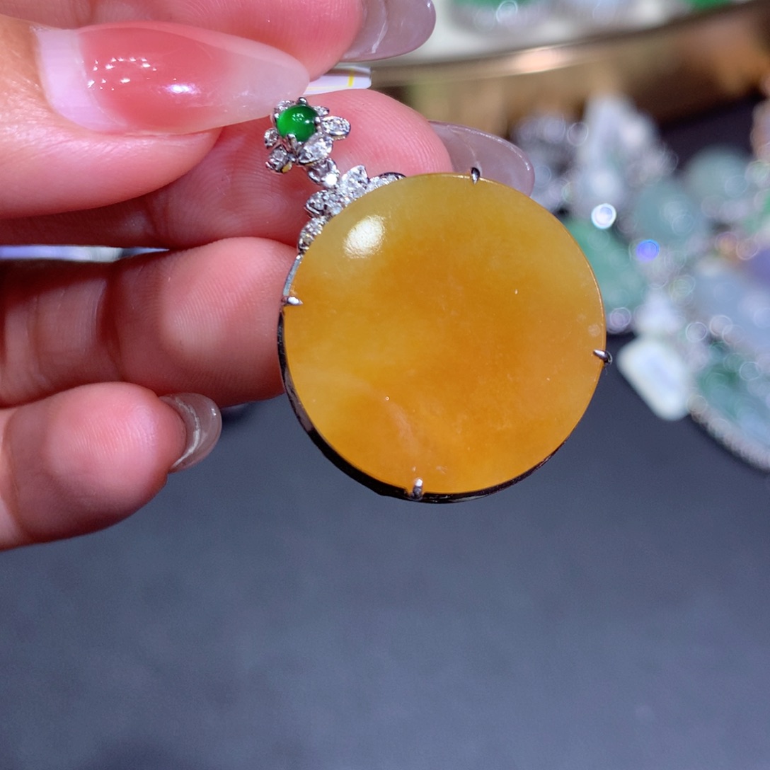 翡翠吊坠(赠链)18K金镶嵌