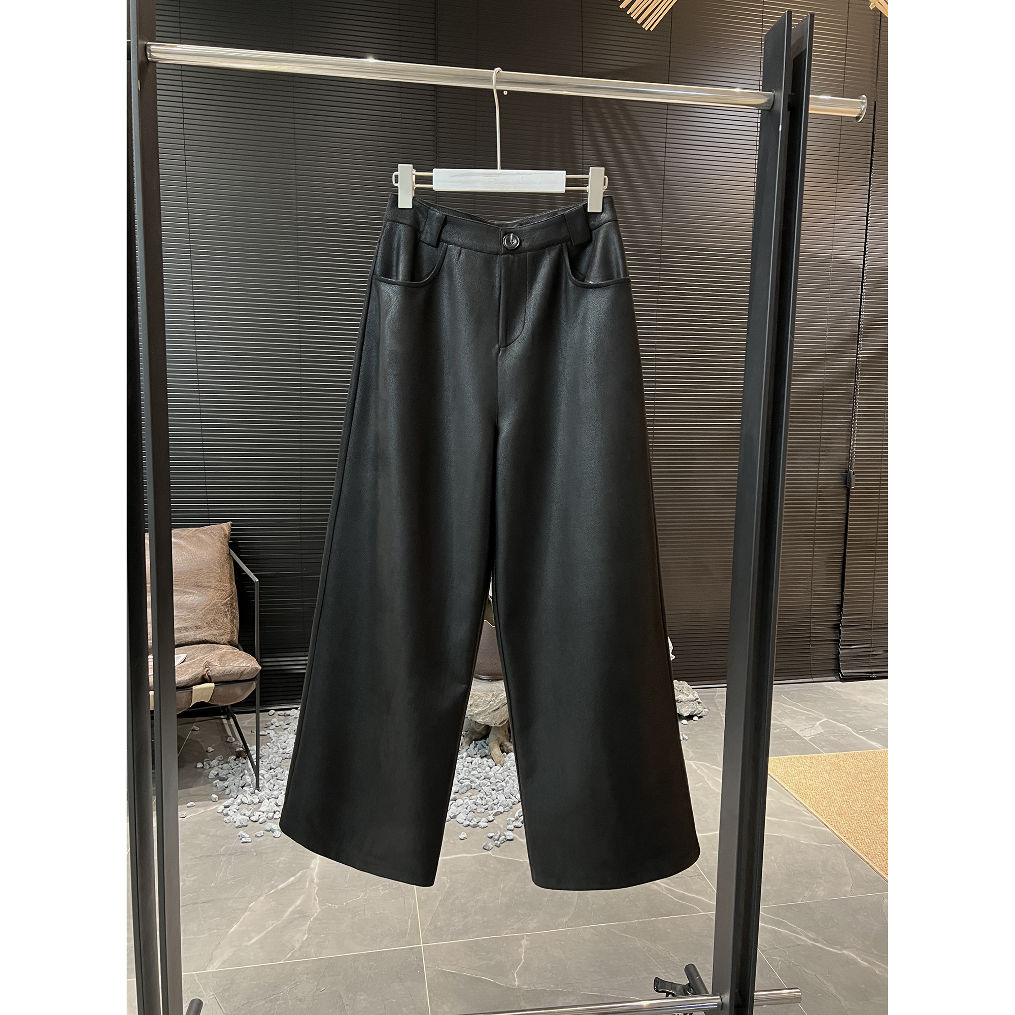 NEW MMSJ 春款肌理阔腿皮裤（清）